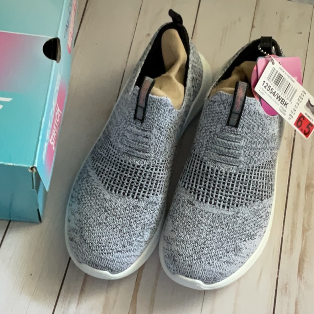NWT Woman’s Size 6.5 Skechers Slip-on Stretch Black/White Gray Sneakers - Picture 7 of 7